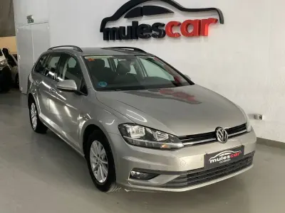 Usado VW Golf VII 115 CV (84 kW) 2019 Dorado Familiar