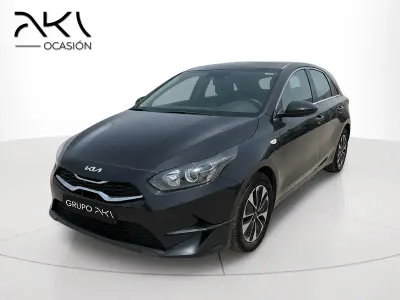 Usado Kia Ceed 100 CV (73 kW) 2025 Negro Utilitario