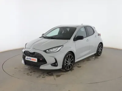 Usado Toyota Yaris Sport 131 CV (96 kW) 2024 Gris Utilitario