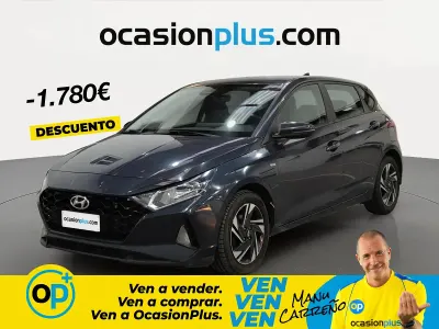 Usado Hyundai i20 100 CV (73 kW) 2022 Gris Utilitario