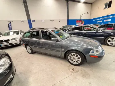Usado Volvo V40 163 CV (119 kW) 2002 Gris / plata Familiar