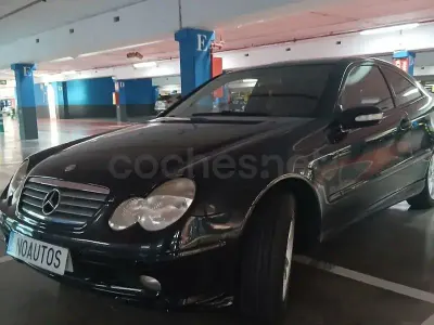 Usado Mercedes C180 129 CV (94 kW) 2001 Azul Berlina