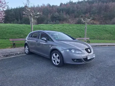 Usado Seat Leon Sport 102 CV (75 kW) 2008 Gris / plata Utilitario