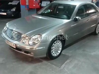 Usado Mercedes E270 Elegance 177 CV (130 kW) 2005 Beige Berlina
