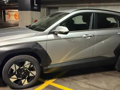 Nuevo Hyundai Kona 115 CV (84 kW) 2025 Gris / plata SUV