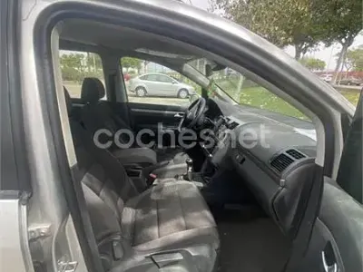 Usado VW Touran Advance 140 CV (102 kW) 2009 Gris / plata Monovolumen