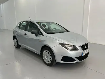 Używany Seat Ibiza Reference 70 KM (51 kW) 2010 Szary Sedan/Limuzyna