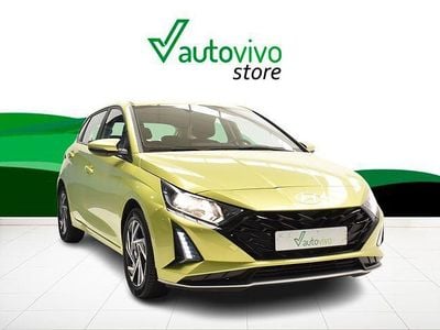 Usado Hyundai i20 100 CV (73 kW) 2024 Verde Utilitario
