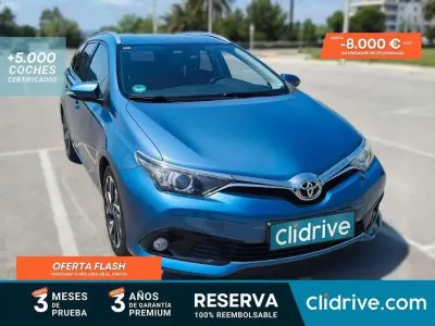 Usado Toyota Auris Touring Sports 111 CV (81 kW) 2016 Azul Familiar