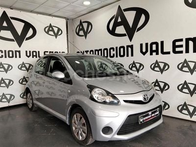 Gris / plata Usado 2013 Toyota Aygo Live Utilitario | 5999 € (Precio justo)