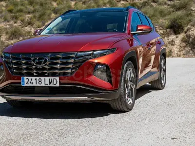 Usado Hyundai Tucson Style 136 CV (100 kW) 2021 Granate SUV