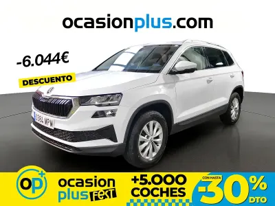 Usado Skoda Karoq Selection 115 CV (84 kW) 2024 Blanco SUV