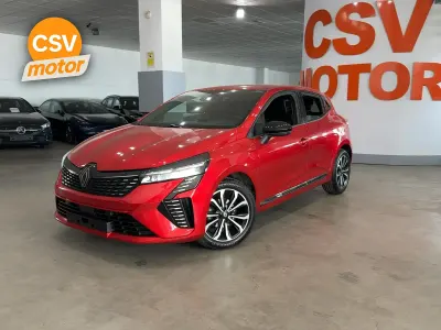 Usado Renault Clio Techno 91 CV (66 kW) 2024 Rojo Utilitario