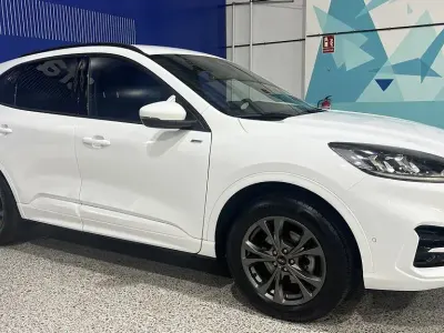 Usado Ford Kuga ST-Line 225 CV (165 kW) 2022 Blanco SUV