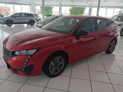 Usado Peugeot 308 Active 130 HP (95 kW) 2023 Vermelho Carrinha