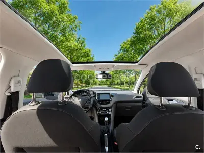 Usado Peugeot 208 GT-line 120 CV (88 kW) 2015 Blanco Utilitario