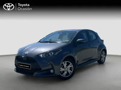 Usado Toyota Yaris Active 116 CV (85 kW) 2025 Gris Utilitario