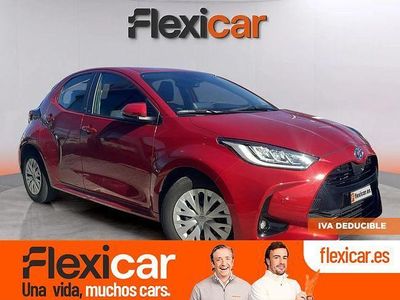 Usado Toyota Yaris Hybrid Active 116 CV (85 kW) 2023 Rojo Berlina