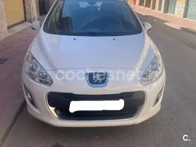 Usado Peugeot 308 Access 98 CV (72 kW) 2012 Blanco Berlina