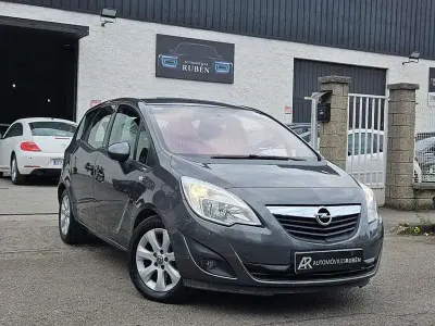 Usado Opel Meriva Selective 110 CV (80 kW) 2012 Gris Monovolumen