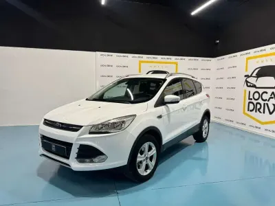 Usado Ford Kuga Titanium 120 CV (88 kW) 2015 Blanco SUV
