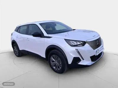 Usado Peugeot e-2008 Active 100 kW (136 CV) 2023 Plateado SUV
