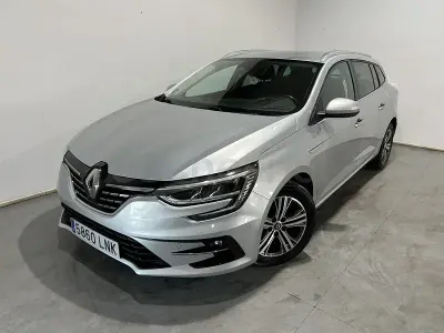 Usado Renault Mégane GrandTour Zen 140 CV (102 kW) 2021 Gris / plata Familiar
