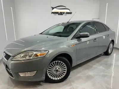 Usado Ford Mondeo Trend 125 HP (91 kW) 2009 Cinzento Sedan