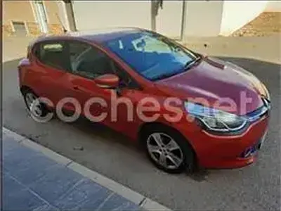 Usado Renault Clio IV Authentique 75 CV (55 kW) 2015 Rojo Berlina