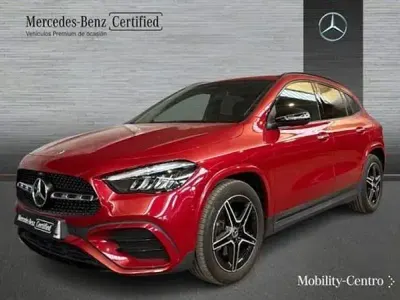 Usado Mercedes GLA200 149 CV (109 kW) 2025 Rojo SUV