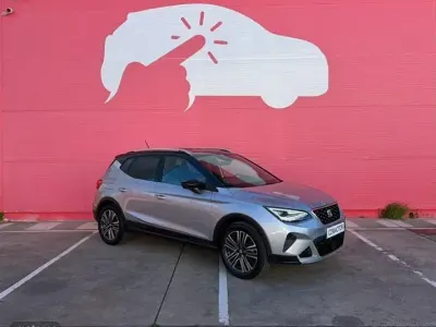 Usado Seat Arona Xperience 110 CV (80 kW) 2023 Gris SUV