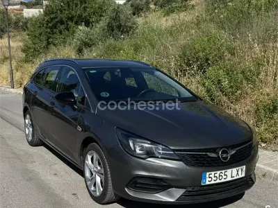 Usado Opel Astra Business 130 CV (95 kW) 2021 Gris / plata Familiar