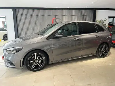 Usado Mercedes B200 163 CV (119 kW) 2022 Gris / plata Utilitario