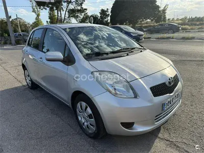 Usado Toyota Yaris 90 CV (66 kW) 2007 Gris / plata Utilitario