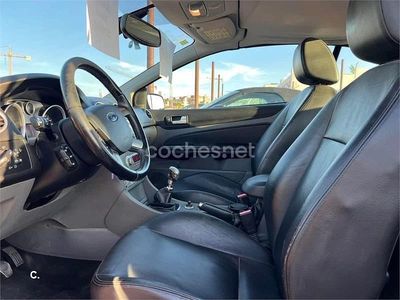 Usado Ford Focus Cabriolet Titanium 136 CV (100 kW) 2009 Granate Descapotable