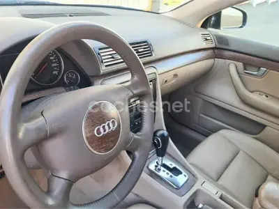 Usado Audi A4 130 CV (95 kW) 2002 Azul Berlina