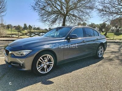 Usado BMW 318 Sport Line 143 CV (105 kW) 2013 Gris / plata Berlina