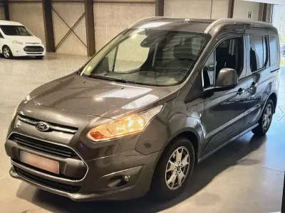 Usado Ford Tourneo Titanium 95 CV (69 kW) 2014 Marrón Monovolumen