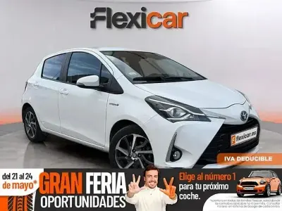 Usado Toyota Yaris Hybrid 100 CV (73 kW) 2020 Blanco Berlina