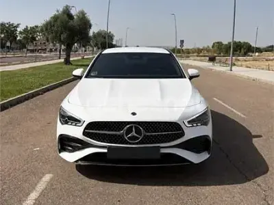 Usado Mercedes CLA200 150 CV (110 kW) 2025 Blanco Berlina
