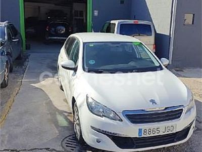 Usado Peugeot 308 SW Active 100 CV (73 kW) 2015 Blanco Familiar