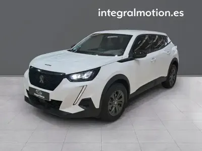 Usado Peugeot 2008 Active 110 CV (80 kW) 2021 Blanco SUV