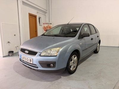 Usado Ford Focus Ghia 109 CV (80 kW) 2005 Azul Berlina