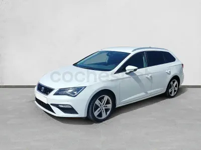 Usado Seat Leon FR 150 CV (110 kW) 2019 Blanco Familiar