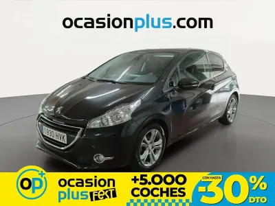 Usado Peugeot 208 Allure 120 CV (88 kW) 2014 Negro Utilitario