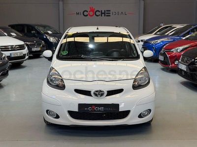 Usado Toyota Aygo Connect Style 68 CV (50 kW) 2011 Blanco Utilitario