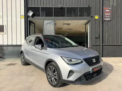 Usado Seat Arona Style 110 CV (80 kW) 2022 Gris / plata SUV