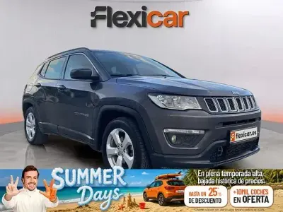 Usado Jeep Compass Limited 120 CV (88 kW) 2019 Gris SUV