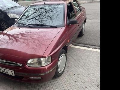Burdeos Usado 1998 Ford Escort Utilitario | 1700 €