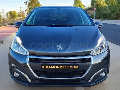 Usado Peugeot 208 Signature Sky 82 CV (60 kW) 2019 Gris / plata Utilitario